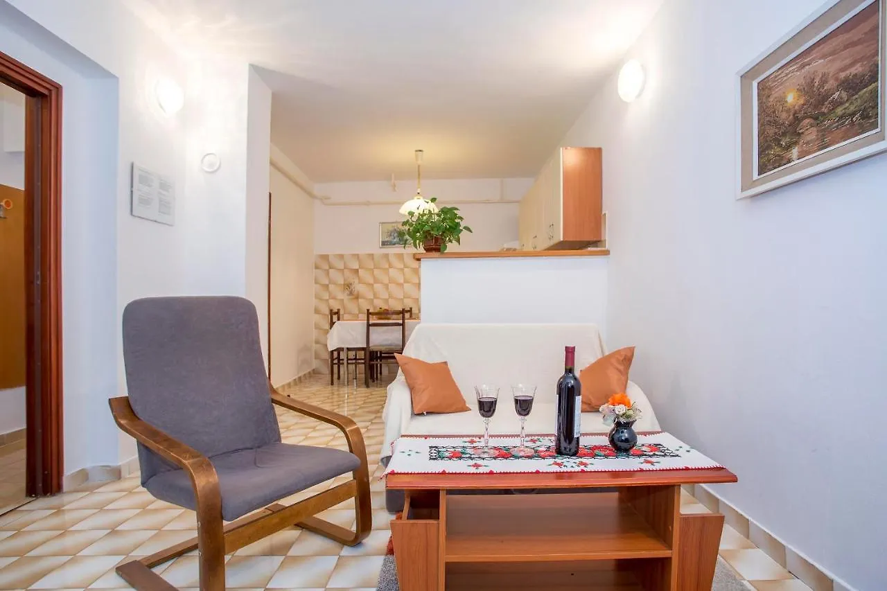 Apartment Puh Pula 0*,  Croatia